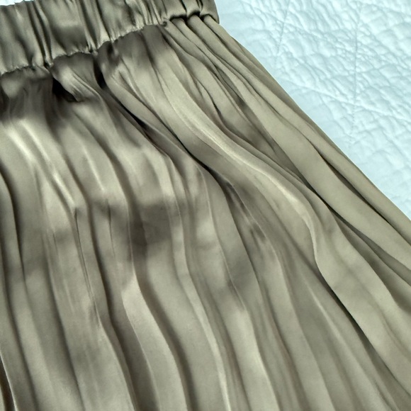 Zara Asymmetrical Khaki Skirt - Picture 3 of 6